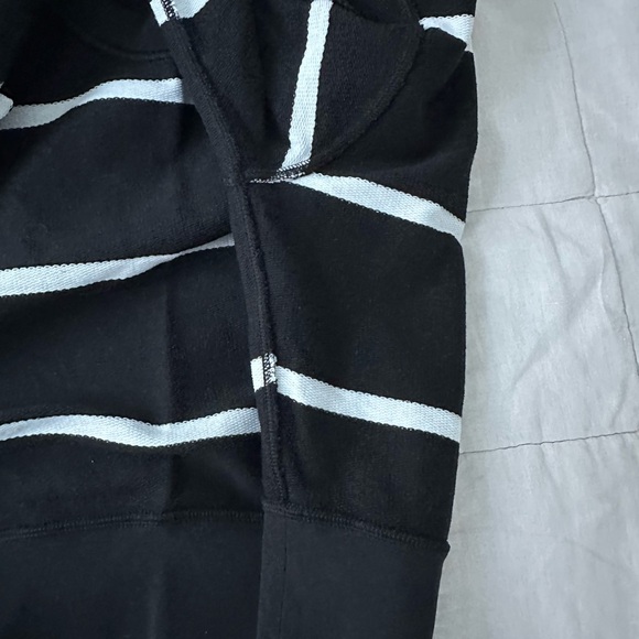 Lululemon- Perfectly oversized cropped sweatshirt - blk/white size 6 - Picture 9 of 9